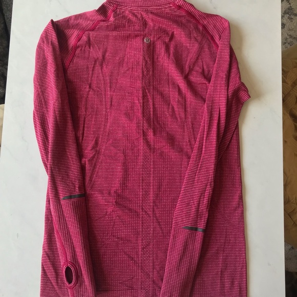 Lululemon Swiftly tech half zip. Size 8 - Picture 5 of 7